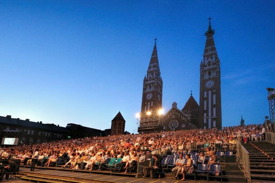 Önkénteseket keresünk