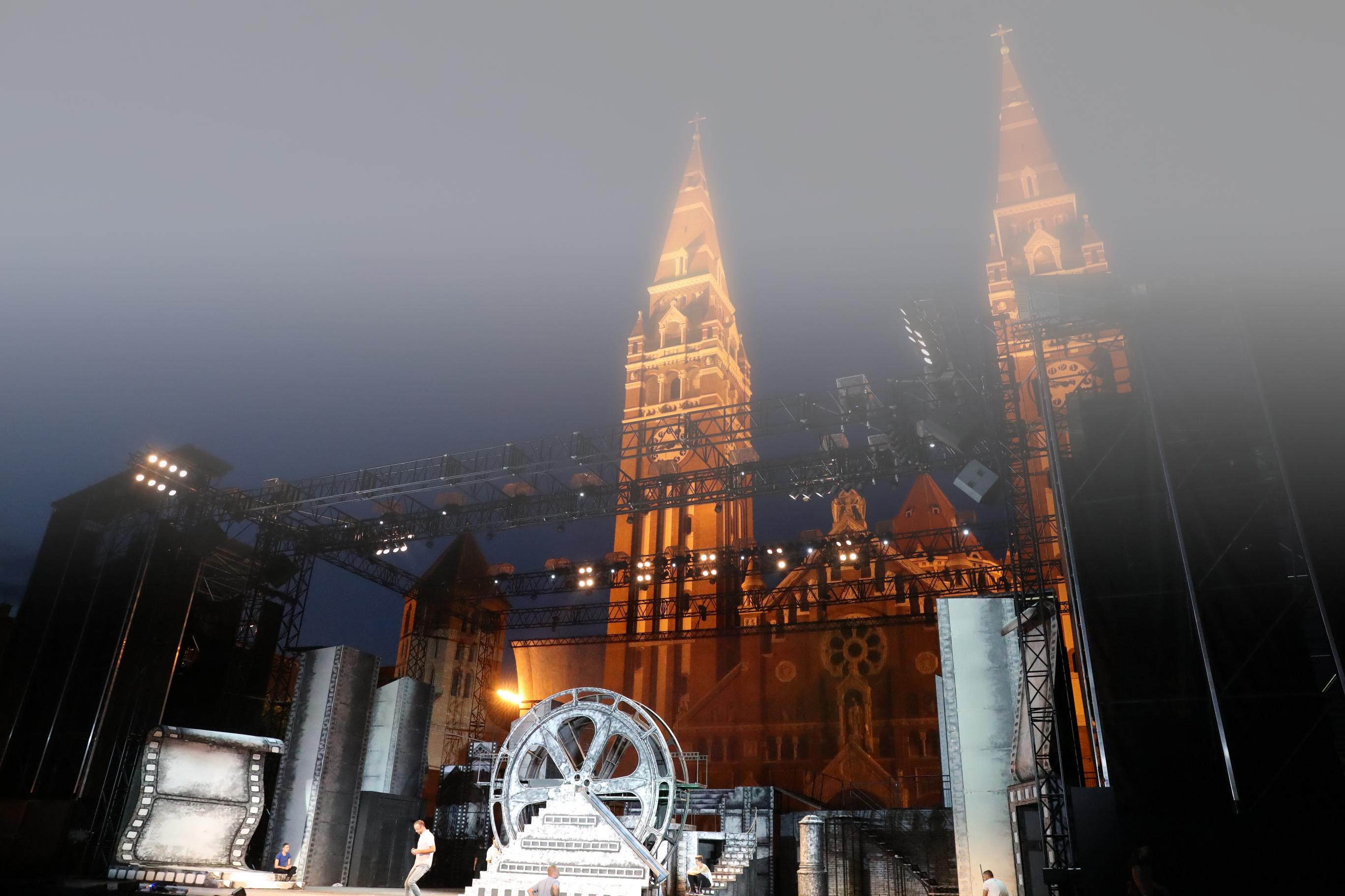 “A rekordbevétel felét már elértük”