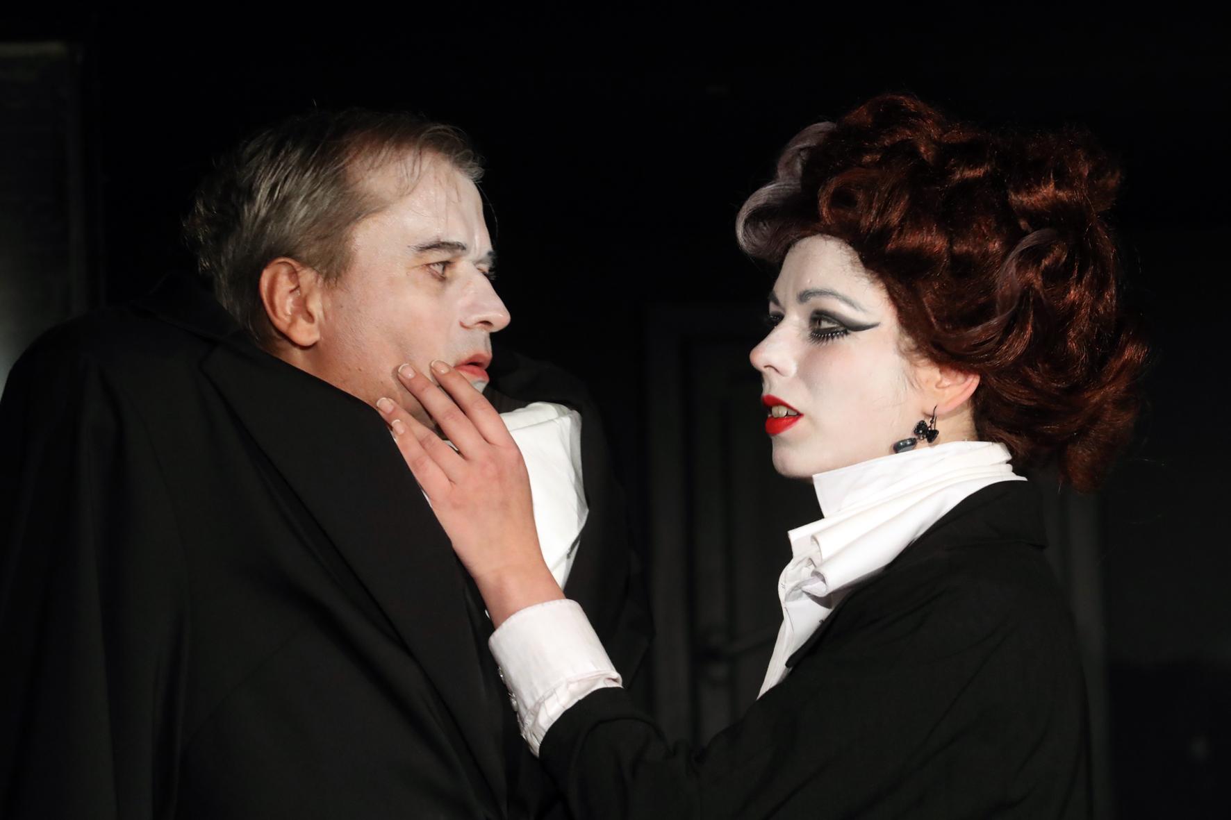 Abszurd szegedi Tartuffe érkezik a Jurányi Házba