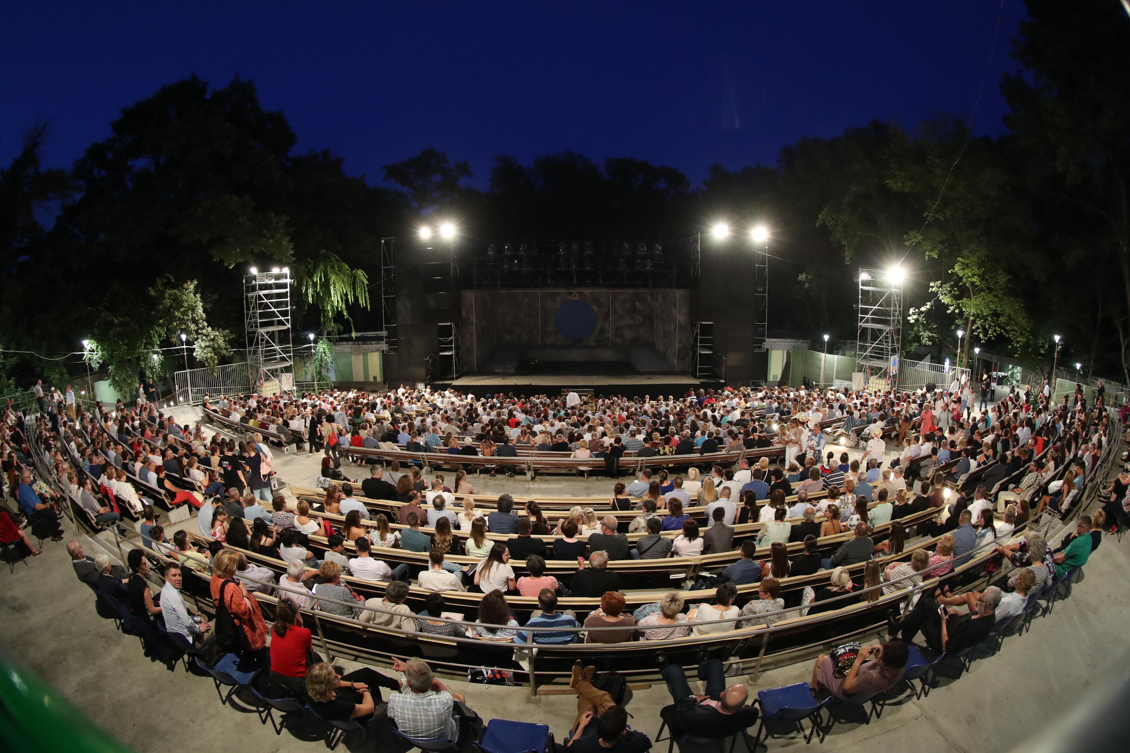 Általános tájékoztató az Újszegedi Szabadtéri Színpad előadásairól