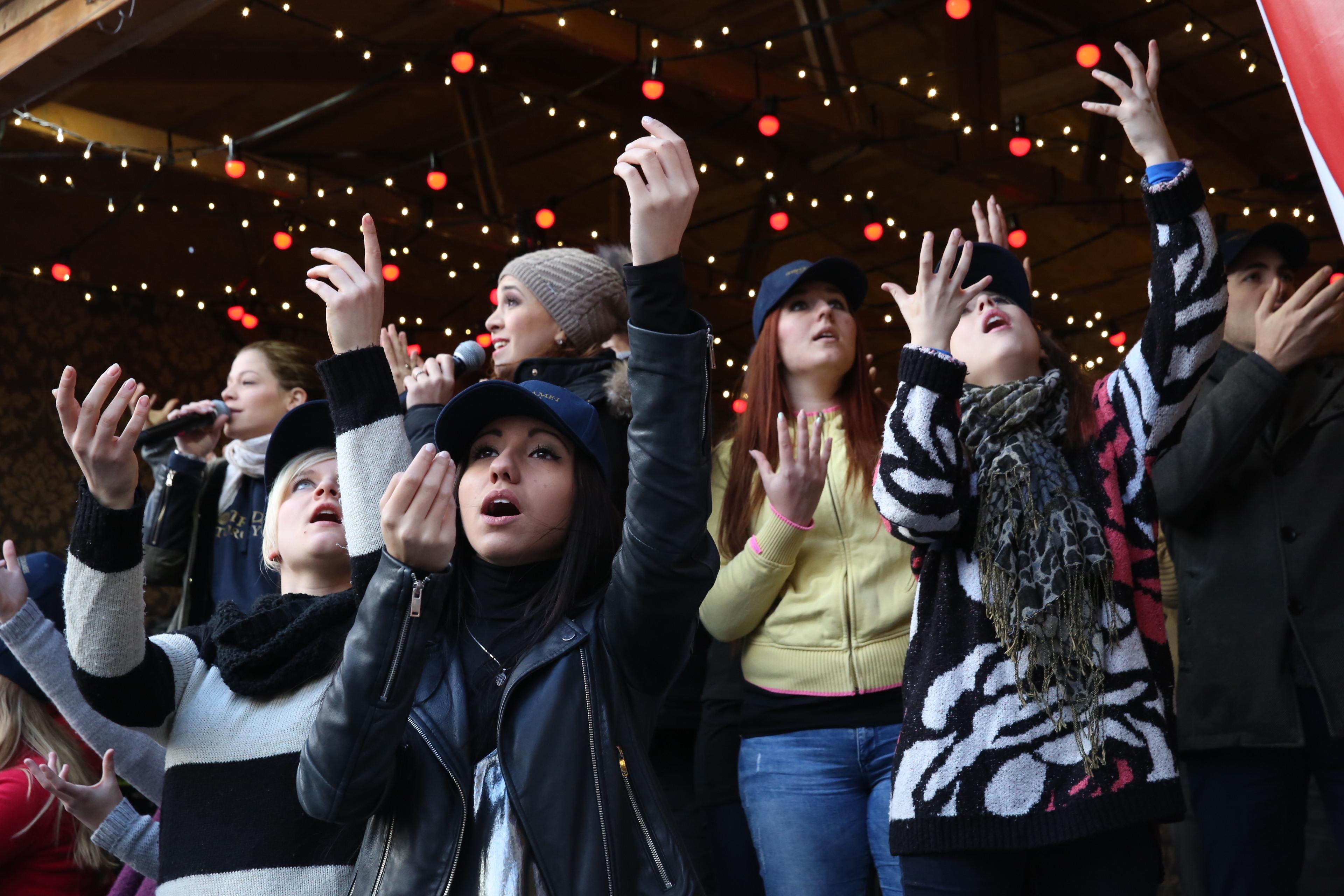 Berobbant A Notre Dame-i toronyőr a Vörösmarty térre