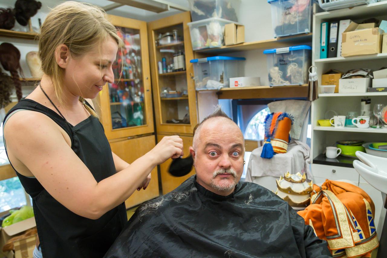 Haját adta a szerepéért Mészáros Máté