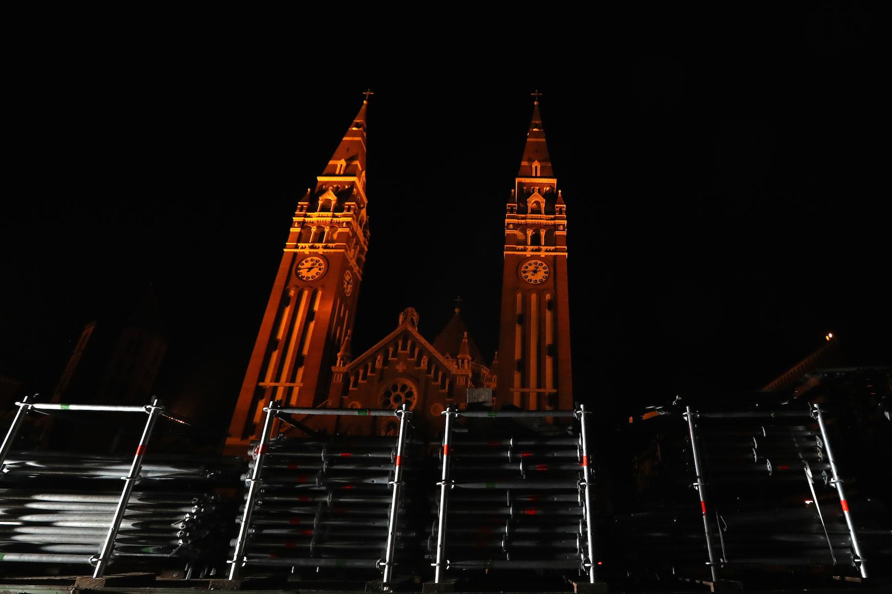 Három hét alatt épül fel az ország legnagyobb színháza