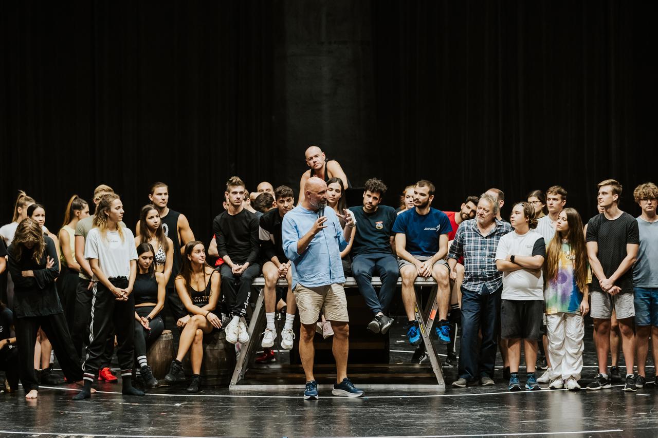 Varázslat a Nagyszínházban – Szegeden folytatódnak az Ezeregy éjszaka próbái